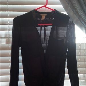 Black bouse. High neck. Leather detail.